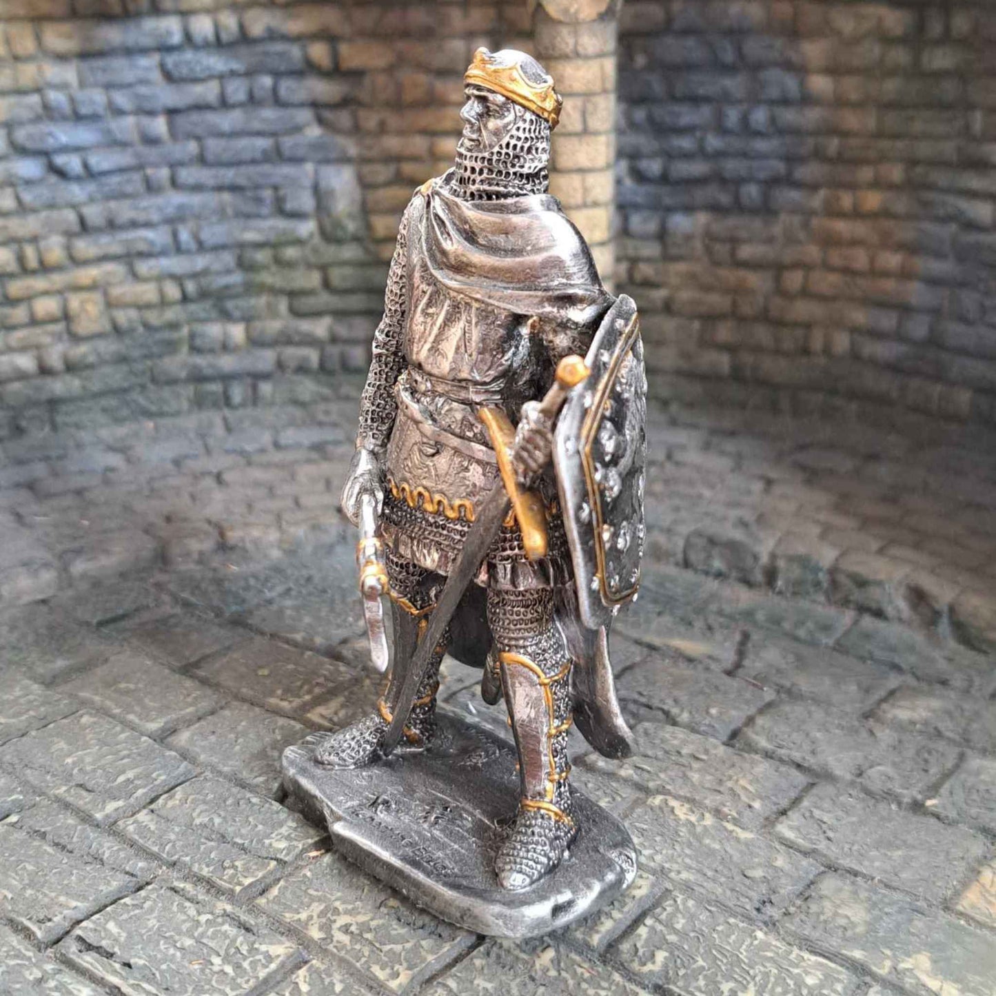 Solid Metal Knight Statuette - Robert the Bruce