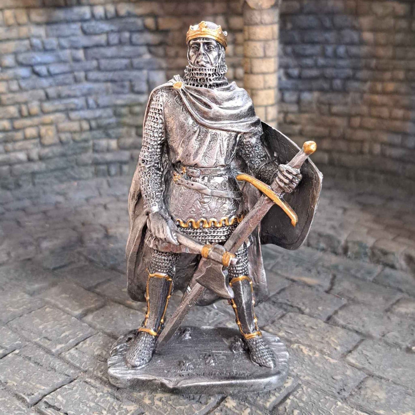 Solid Metal Knight Statuette - Robert the Bruce